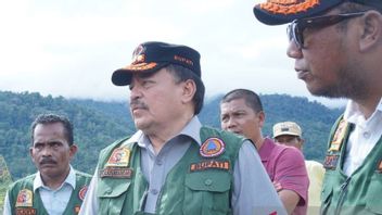 Jalur Nagan Raya-Aceh Tengah Terbuka, Warga Lewat Jembatan Darurat dari Pohon