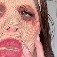 Yarn Makeup, Tren Riasan Rajut yang Nyentrik dan Menyeramkan