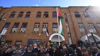 Palestinian Flag Flying At London Representative Office After Historic Recognition