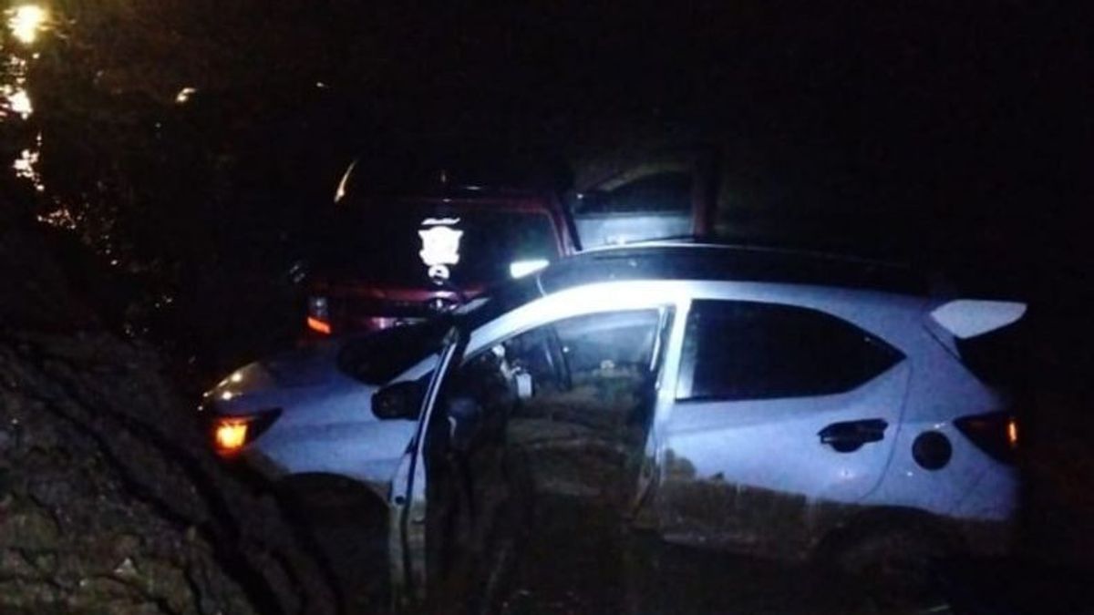 ar sur la ligne de trans Sulawesi Palu- Parimo, un certain nombre de voitures ont été perturbées