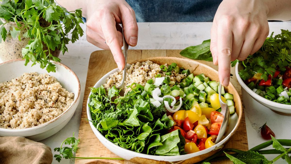 5 Manfaat Diet <i>Raw Food</i> atau Makanan Mentah untuk Kesehatan