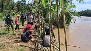 24 Villages Affected by Floods and Landslides, Cilacap Residents Work Together to Strengthen Embankments to Prevent Disaster