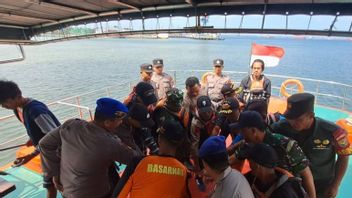 SAR Team Searches 9 Fishermen Lost Contact While Fishing In North Bengkulu Lais Waters