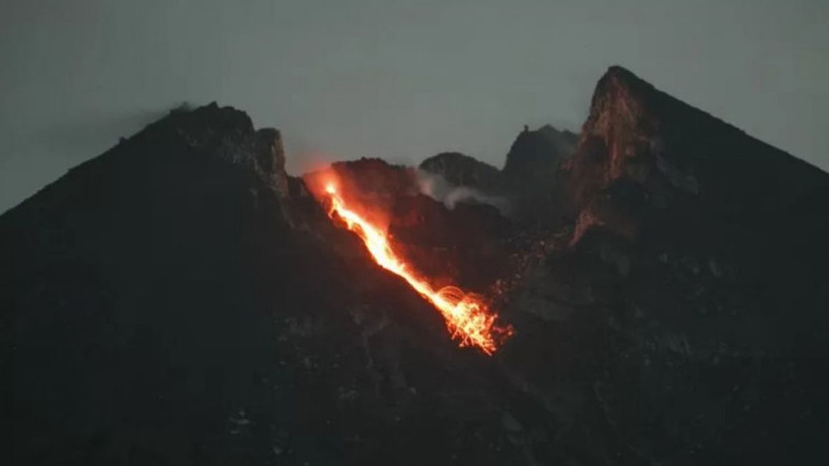 梅拉皮更新， 白炽灯熔岩瀑布从默拉皮山滑动 15 次， 警报状态 I
