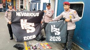 Polisi Amankan Sejumlah Bendera Geng Motor dan Petasan di Jakbar