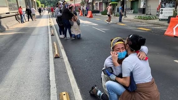 命を殺すだけでなく、メキシコ市民のトラウマを目覚めさせるリヒッタースケールで7.4の地震