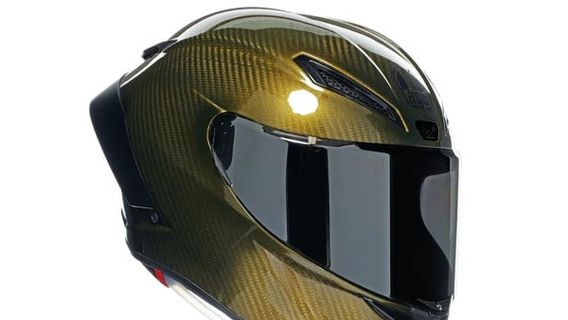 AGV 释放 赫尔姆皮斯塔 GP RR Oro 独家版, 相当于Aerox 155 ABS的价格