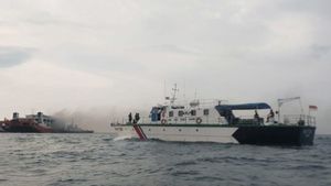 KMP Royce Terbakar di Perairan Banten, Kapal Patroli KPLP Kemenhub Masih <i>Standby</i> di TKP