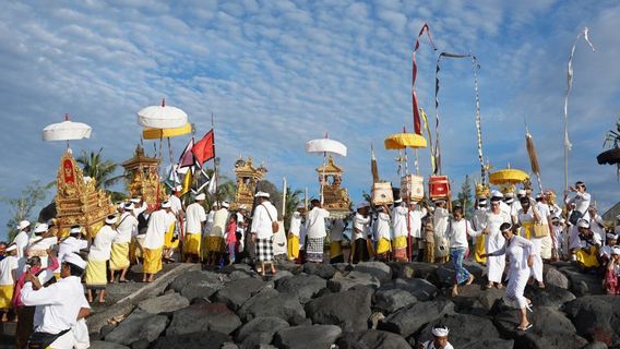 21 Upacara Adat di Indonesia: Asal dan Tujuannya