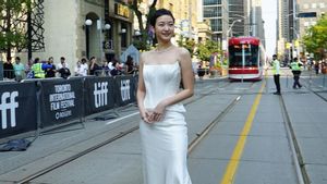 Prima apparition avec un coiffure Pixie Cut, première apparence Kim Go Eun présente le tapis rouge TIFF 2024