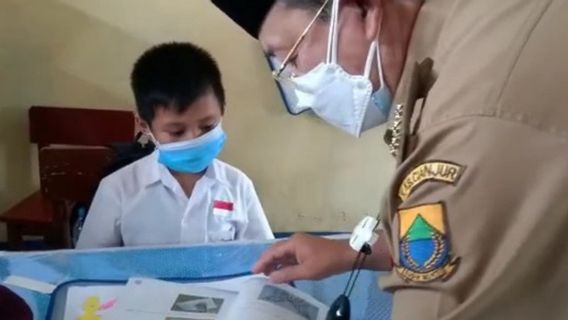 摄政 Cianjur 发现四年级学生不能阅读， 大流行期间教育质量下降