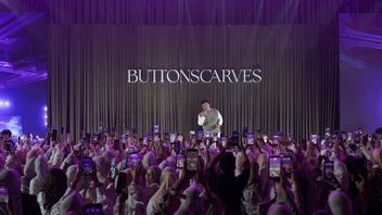 10年、1000の物語:ボタンはさまざまな地域からのコミュニティと10年間一緒に刻む