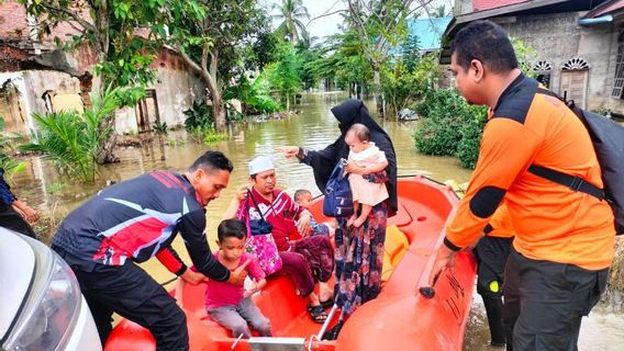 北亚齐梅卢阿斯的洪水,超过4000名居民流离失所