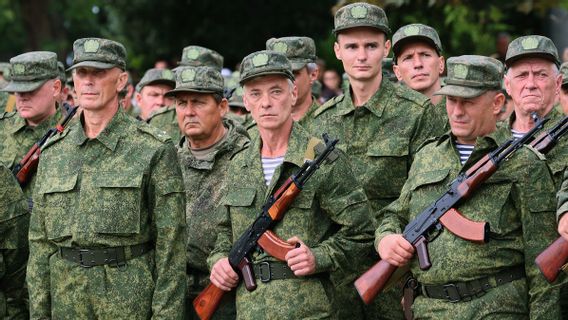 ウクライナでの戦争、地方自治体の戦争訓練に参加することに熱心なロシア市民:コーチはエリート軍の元キャプテンです