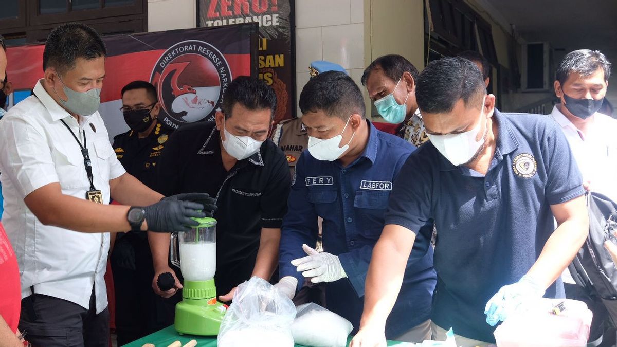 Central Java Police Campur 3.4 Kg Of Crystal Methamphetamine With Soapy Water And Then Blended