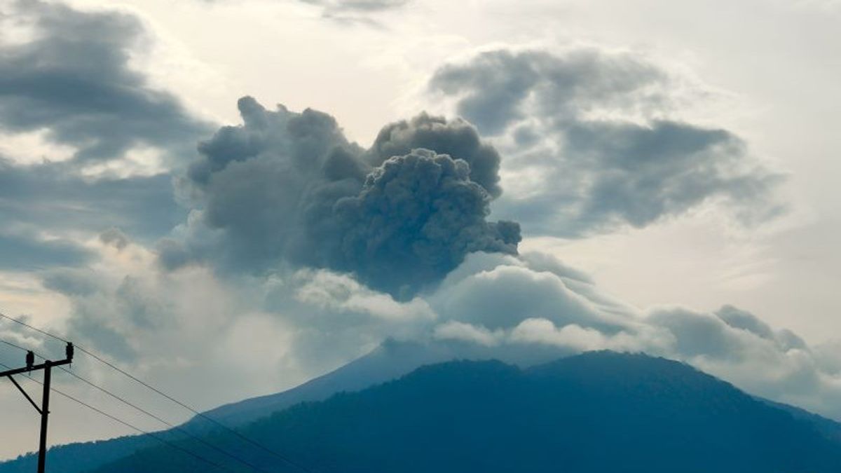 PvMBG : La Lantage de la Lava Masculine du Mont Lewotobi augmente