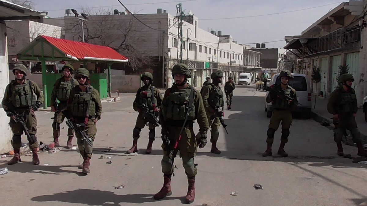 パレスチナ住民の家に爆発物を投げたとされるイスラエルは3人の兵士を逮捕