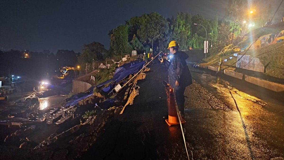 Hujan Deras Tebing di Batu Tulis Bogor Longsor, Jalur Kendaraan Diberlakukan 1 Lajur