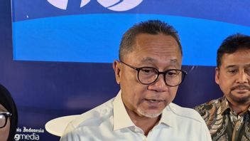 Usai Videonya Viral di Sumbar, Zulhas: Lagi Olahraga Ada Ibu-ibu Tanya 'Enggak Gotong Beras?'