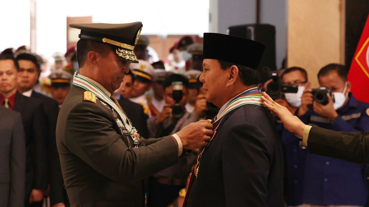 Prabowo Receives Four Main Honorary Stars, Pinned By The TNI Commander And Three Chiefs Of Staff Of The Army