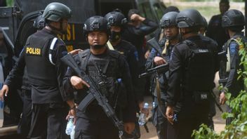Densus 88 Anti-Terror Search The House Of Suspected Terrorists In Banyumas
