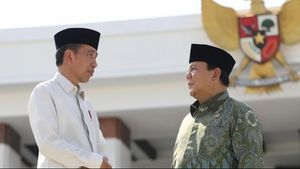 Jokowi et Prabowo navigent pour KRI Dr Radjiman Wedyodiningrat