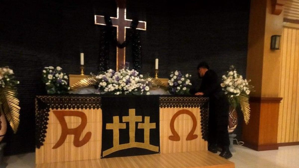 الجمعة العظيمة في ميدان ، بريموب تعقيم الكنيسة بعد وبعد العبادة
