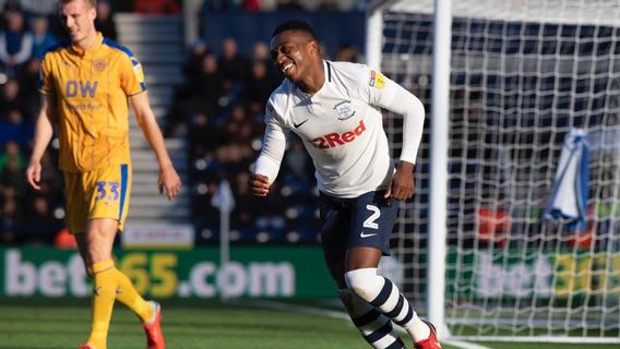 Preston Defender Squeezes The Penis Of Sheffield Wednesday Striker, FA Penalty Awaits