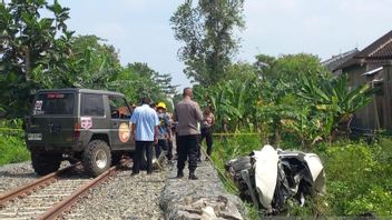 Petugas Palang Kereta jadi Tersangka Insiden Mobil Pemudik Tabrak KA Batara Kresna di Sukoharjo