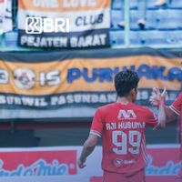 Liga 1: Persija Jakarta Kudeta Persib Bandung Lagi, Persebaya Surabaya Mendekati 4 Besar