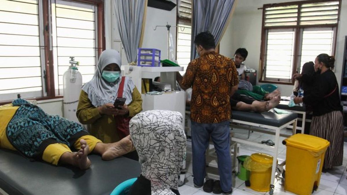 Surabaya Health Office Handles Victims Of Mass Toxic Kurban Meat In Kenjeran