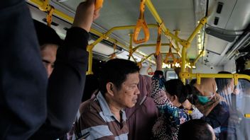 雅加达省政府通过减少公共交通运营时间来防止 COVID-19 的战略