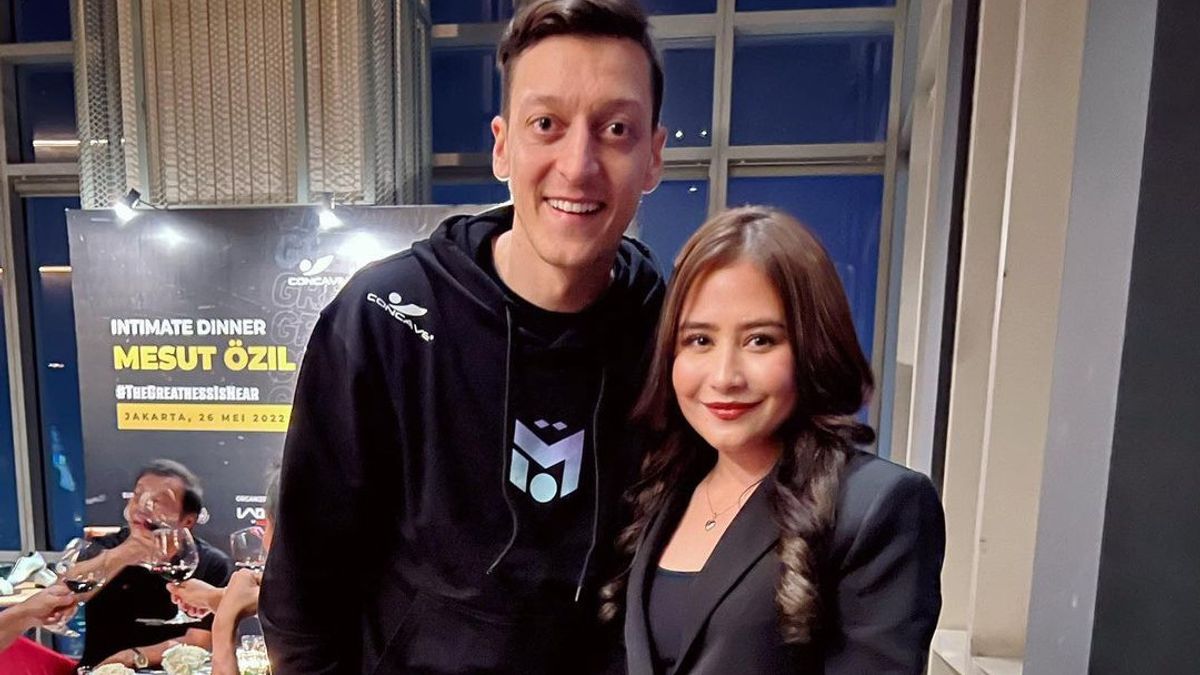 Prilly Latuconsina Makan Malam Bareng Mesut Ozil, Warganet: Ajak Gabung Persikota