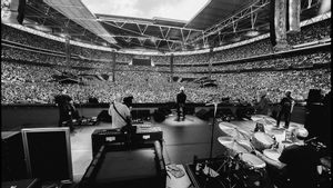 Seorang Pria Jatuh dan Meninggal Dunia di Konser Oasis di Stadion Wembley