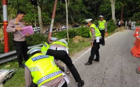 3 Santri Gontor Tewas Akibat Bus Masuk Jurang di Parimo, Jenazah Segera Dibawa ke Daerah Asal