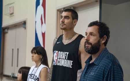 Sinopsis Film Hustle: Petualangan Adam Sandler Mencari Bintang Basket