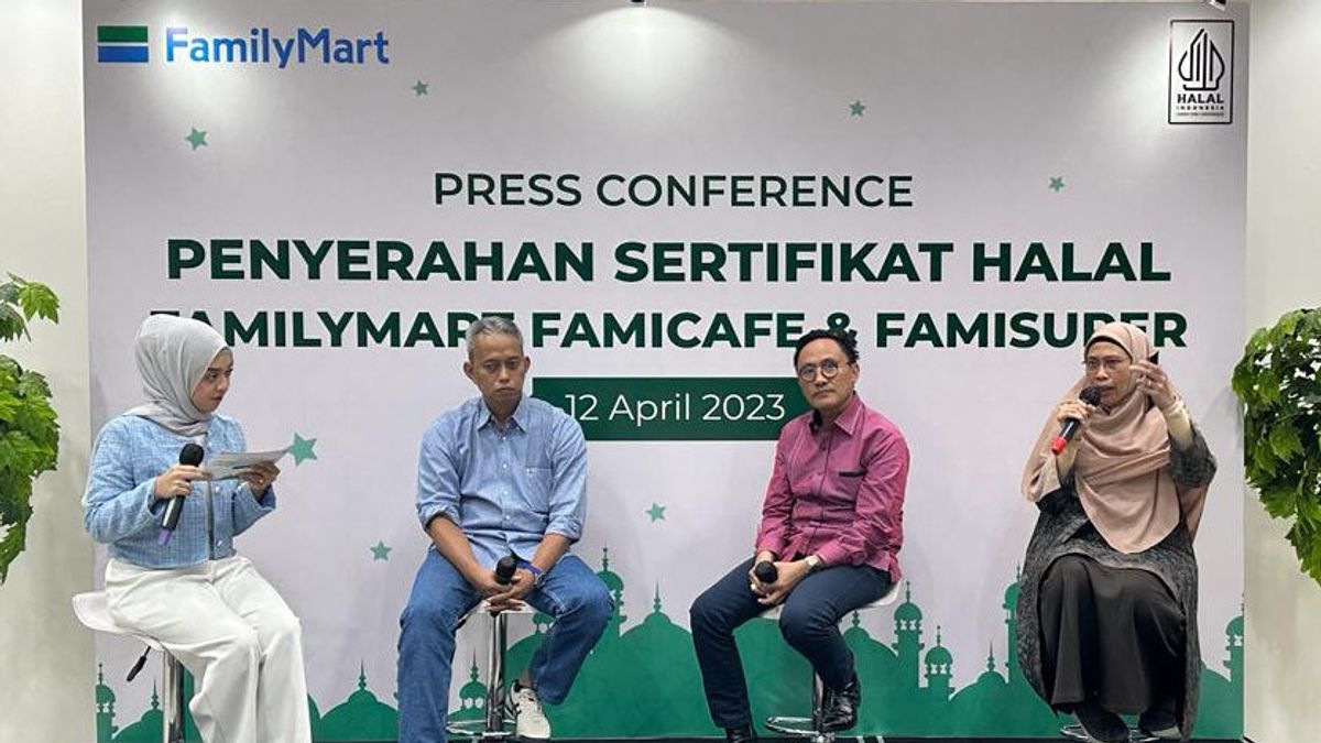 Convenience Store FamilyMart Jadi Pengelola Gerai Penyedia Makanan dan Minuman Pertama Kantongi Sertifikat Halal