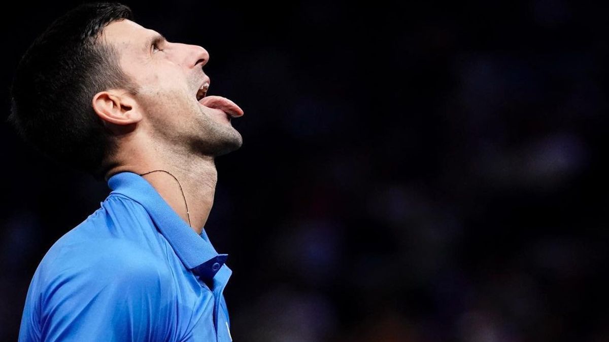 Kontroversi Djokovic di Paris Masters: Konsumsi Minuman Misterius Secara Sembunyi-Sembunyi