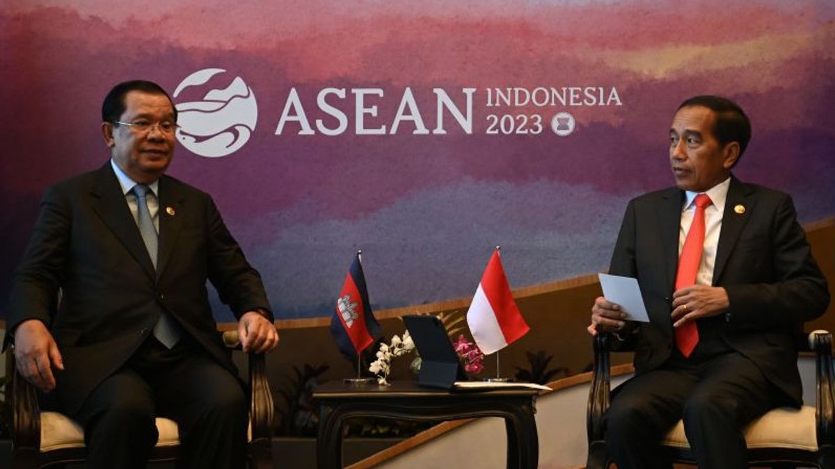 Bertemu PM Hun Sen, Jokowi Sampaikan Indonesia Ingin Terlibat Proyek Infrastruktur di Kamboja