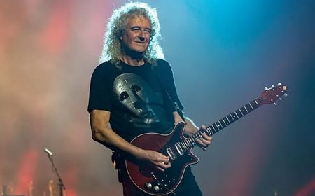 Gitaris Queen Terima Penghargaan Tahun Baru dari Raja Charles