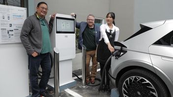 Hyundai Presents EV Fast Charger Station In Lebak Bulus