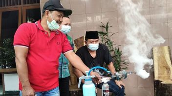 Kudus Residents Invented Mini Fogging Devices From Bird Sprayers To Eradicate DHF Mosquitoes