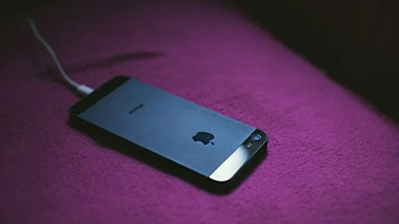 IPhoneのバッテリーを正しく充電する方法, それはすぐにいっぱいであり、すぐに損傷しないように