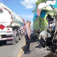 Truk Hantam Pohon di Wonogiri, Penumpang Tewas di Tempat