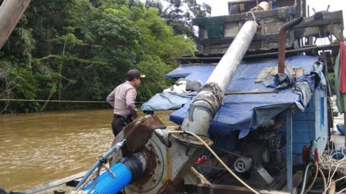 West Kalimantan Police Chief: Illegal Gold Mining Involves Foreigners In State Loss Of IDR 1 Trillion