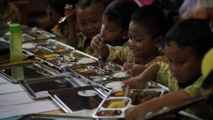 Haru In Bogor, Prabowo's Free Nutrition Program Helps Crew Children Eat Lahap