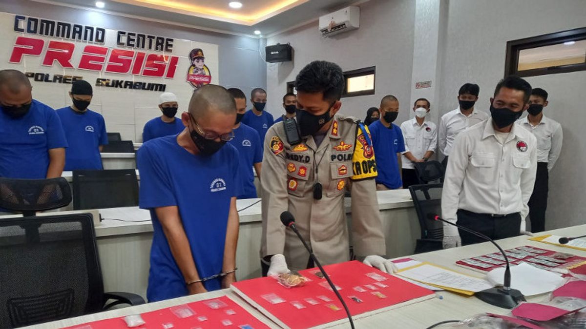 Un Enseignant D’une école Primaire De Sukabumi Arrêté Par La Police Pour Possession De Marijuana