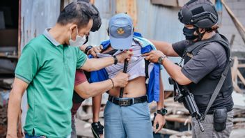 Cengkareng Jakbar的学生被抓到携带锋利武器