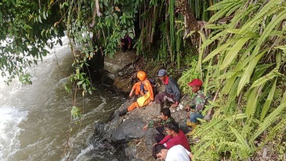 バサルナス・ジャンビはまだバタンメランジン川で行方不明の釣り人を探しています