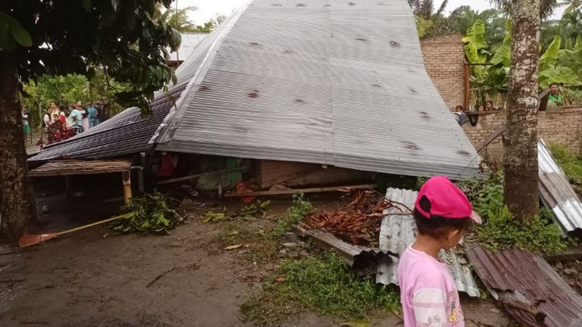 Dozens Of Houses And Health Centers In Sergai, North Sumatra, Were Damaged By Strong Winds